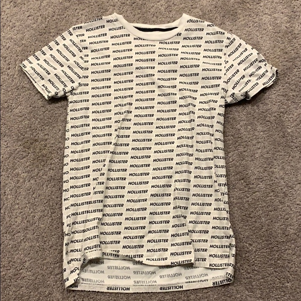 white and black hollister t shirt